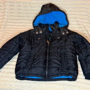 Tommy Hilfiger Kids Puffer Jacket in Black with Blue Hood